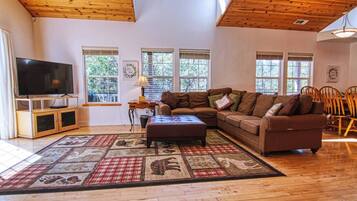 Télévision, cheminée, jeux vidéo, baby-foot