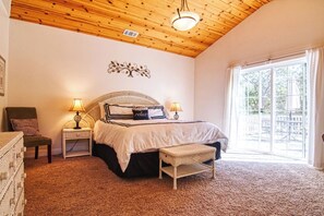 4 bedrooms, iron/ironing board, WiFi, bed sheets - LAKE ESCAPE at Pine Mountain Lake (Groveland)