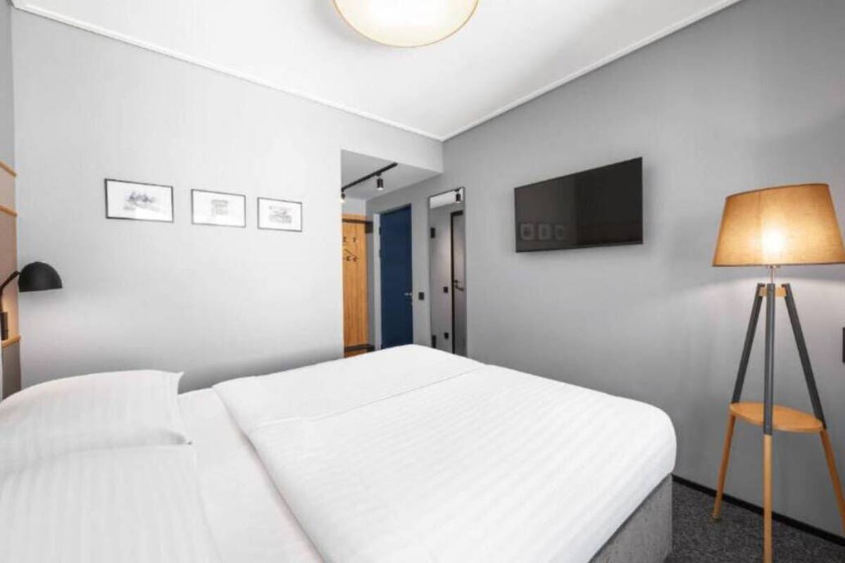 In-room safe, blackout drapes, soundproofing