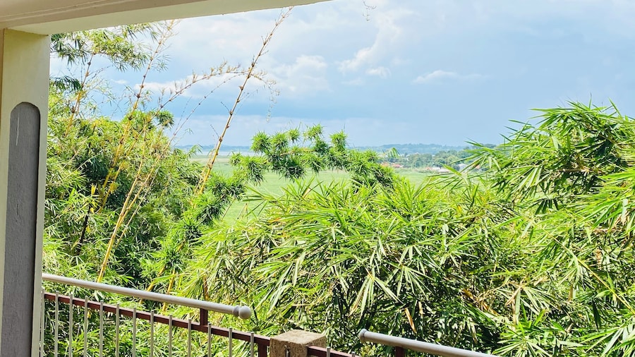 CRYSTAL APARTMENT HOTEL AND LODGES
