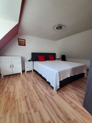 2 bedrooms, desk, iron/ironing board, travel cot