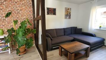 Smart-TV, Bücher, Stereoanlage