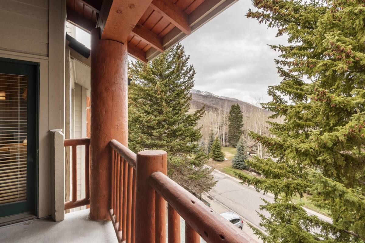 Condo, 6 Bedrooms, Mountain View | Balcony
