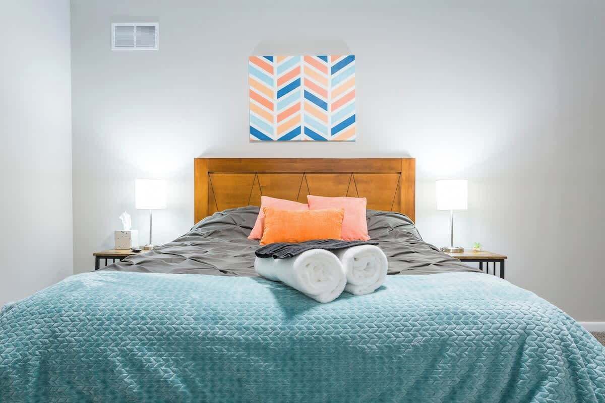 3 slaapkamers, een strijkplank/strijkijzer, reisbedje, gratis wifi