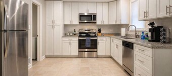 The Comfy King Ranch/King Bed Suite/Fast Wi-Fi