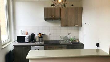Fridge, microwave, stovetop, coffee/tea maker