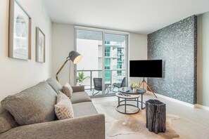 テレビ、書斎 / ワークスペース