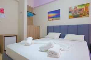 Economy Room, 1 Double or 2 Twin Beds | Bed sheets - Hotel Driloni (Ksamil)