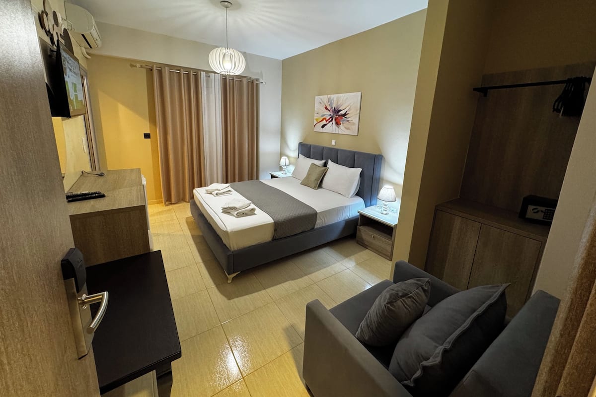 Chambre Ăconomique, 1 lit double ou 2 lits jumeaux | Salle de bain | SĂšche-cheveux, serviettes fournies