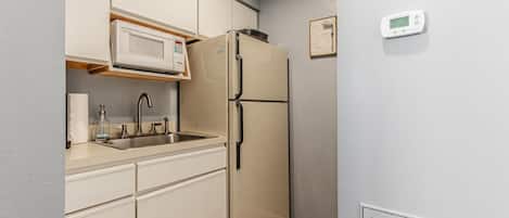 Coffee/tea maker, fridge, microwave, toaster