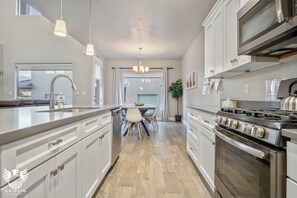 Fridge, microwave, oven, stovetop - Gorgeous Sunsets, Heated Pool, Lazy River, Firepit, Near Zion & Golf, EV Charger (Hurricane)