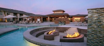 Gorgeous Sunsets, Heated Pool, Lazy River, Firepit, Near Zion & Golf, EV Charger