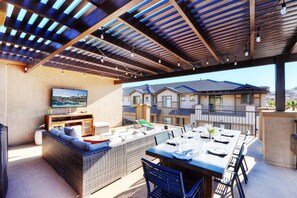 Outdoor dining - Gorgeous Sunsets, Heated Pool, Lazy River, Firepit, Near Zion & Golf, EV Charger (Hurricane)