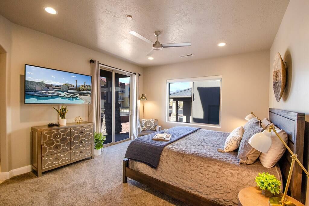 5 bedrooms, desk, iron/ironing board, free WiFi