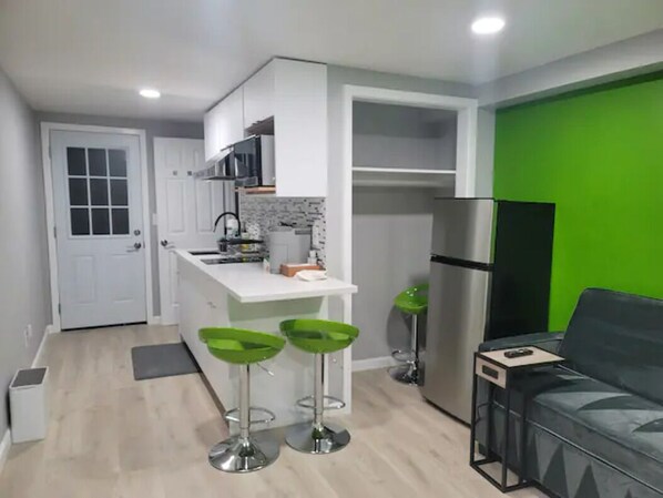 Refrigerador, microondas, parrilla de estufa y lavavajillas 