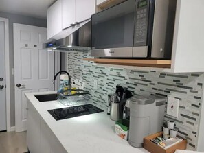 Refrigerador, microondas, parrilla de estufa y lavavajillas 