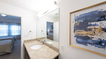 2 多间卧室、熨斗/熨衣板、免费 WiFi、床单