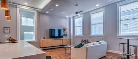 スマートテレビ、暖炉、テレビゲーム、書庫