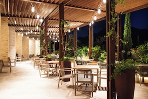 Frühstück, Abendessen, italienische Küche, Blick auf den Garten