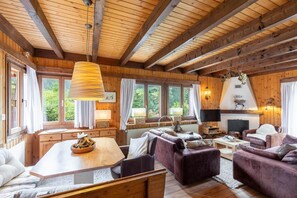 Chalet (3 Bedrooms) | Wohnzimmer