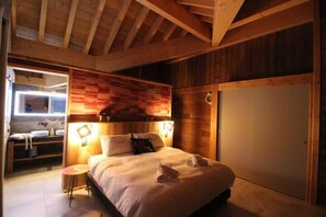 6 chambres, fer et planche à repasser, accès Internet, draps fournis