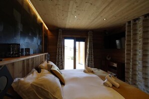 6 slaapkamers, een strijkplank/strijkijzer, internet, beddengoed