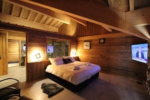 6 室のベッドルーム、アイロン / アイロン台、インターネット、ベッドシーツ