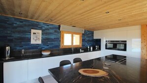 Private kitchen - Chalet L'Ecrin, luxury in Font-Romeu (Font-Romeu-Odeillo-Via)