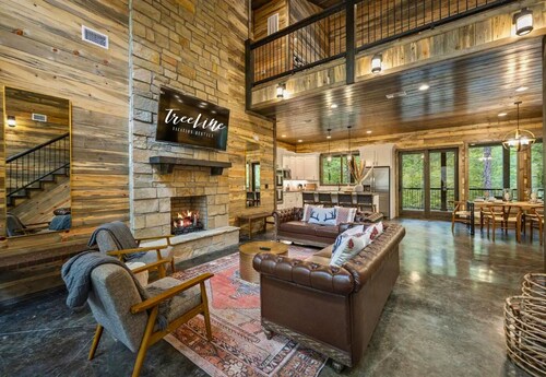 Shuffleboard | Firepit | Hot Tub | Sleeps 14