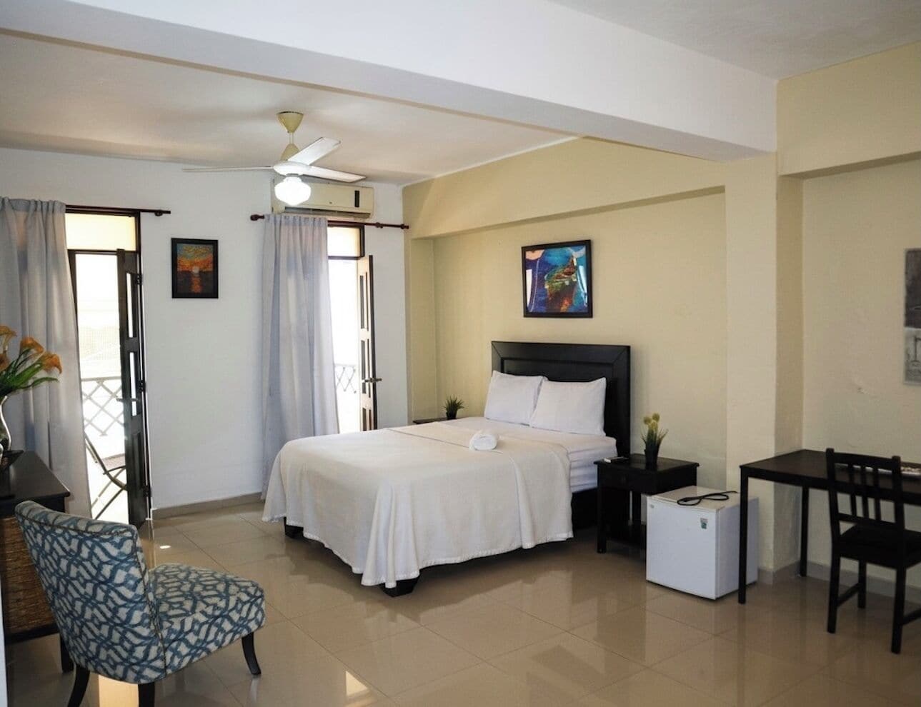 ジュニア ルーム | セーフティボックス (室内)、デスク、アイロン / アイロン台、WiFi (無料)