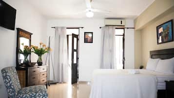 Quarto júnior | Cofres nos quartos, escrivaninha, ferros/tábuas de passar roupa