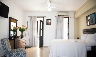 Junior Room | In-room safe, desk, iron/ironing board, free WiFi