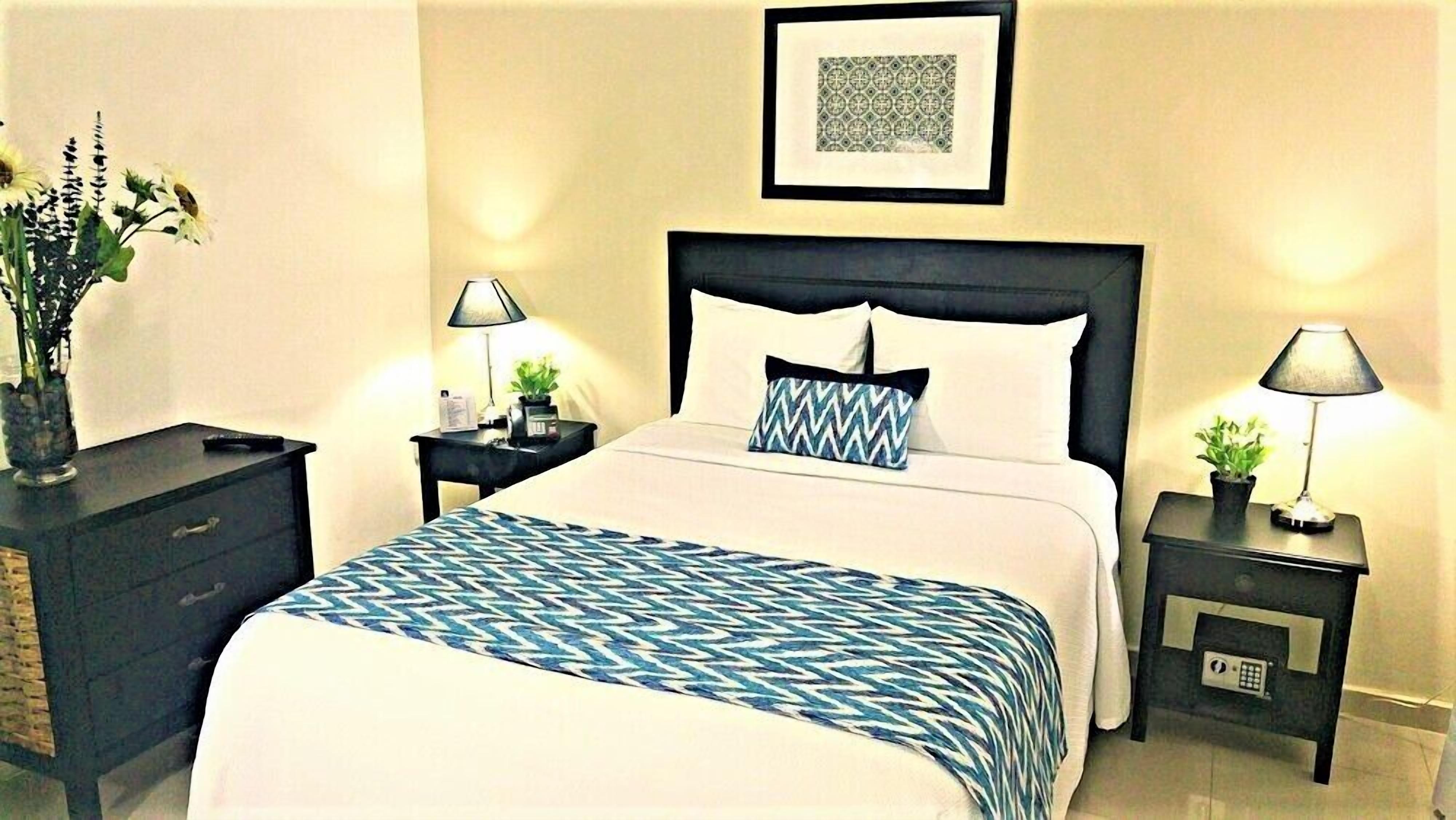 In-room safe, desk, iron/ironing board, free WiFi