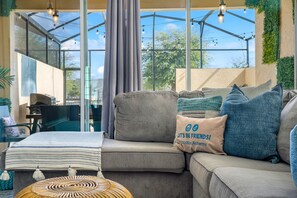 Smart TV, videojuegos, libros, videoteca