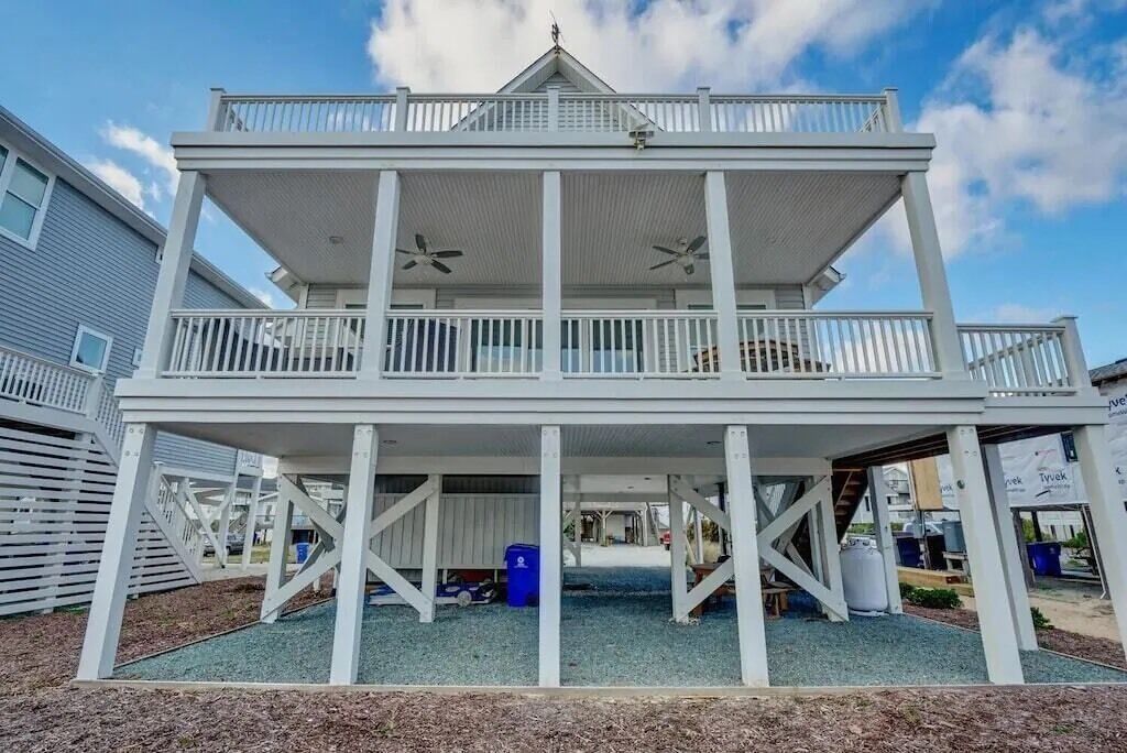 BIG Easy - Gorgeous, Super Clean, short stroll to beach access, 2 living areas❤️