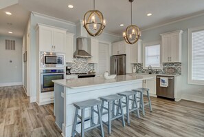 Fridge, microwave, oven, stovetop - Surf City BIG Easy - Let us exceed your expectations - No pet fee. Beautiful ❤️ (Surf City)