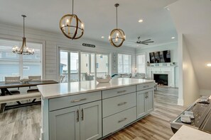 Fridge, microwave, oven, stovetop - Surf City BIG Easy - Let us exceed your expectations - No pet fee. Beautiful ❤️ (Surf City)