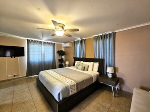 5 Schlafzimmer, Zimmersafe, Bügeleisen/Bügelbrett, Reisekinderbett