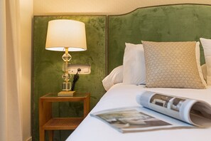 1 slaapkamer, een bureau, een strijkplank/strijkijzer, wifi