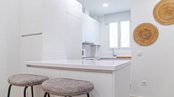 Kühlschrank, Mikrowelle, Geschirrspüler