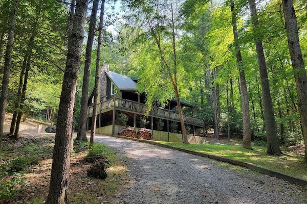 "Amazing private cabin and fully stocked for everyday living." -Geri