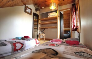 6 habitaciones, escritorio y tabla de planchar con plancha 