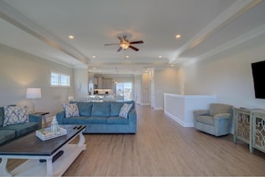 Smart TV - Shell Yeah! Amazing Updates, Ocean/Bay Views, Hot Tub, Elevator, Community Pool (North Topsail Beach)