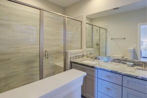 Combined shower/tub, towels - Shell Yeah! Amazing Updates, Ocean/Bay Views, Hot Tub, Elevator, Community Pool (North Topsail Beach)