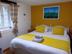 2 bedrooms, iron/ironing board, travel cot, free WiFi