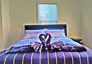 3 bedrooms, desk, iron/ironing board, free WiFi