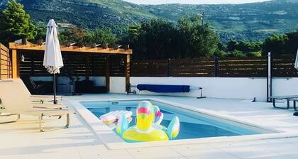 Remarkable 4-bed House in Kaštel Novi