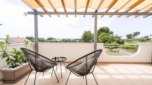 House | Terrace/patio - Remarkable 4-bed House in Kaštel Novi (Kastela)