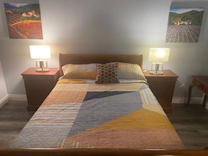 3 habitaciones, tabla de planchar con plancha, wifi y ropa de cama