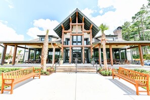 المنشأة من الخارج